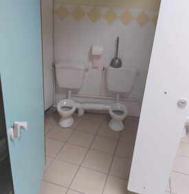 Toilettes école